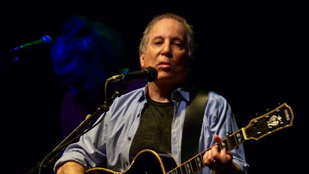 Paul_Simon_at_the_9-30_Club_(b)